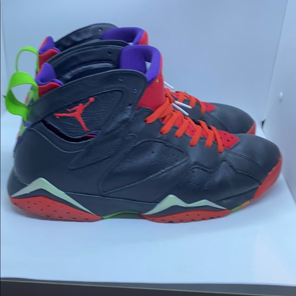 Air Jordan - Picture 3 of 4